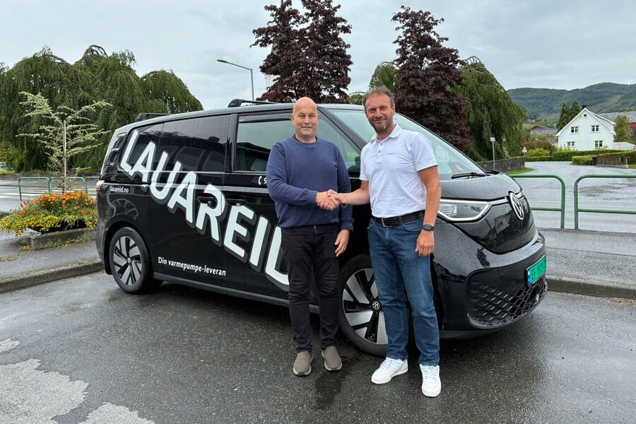 På bildet ser vi fra venstre, Bjarte Lauareid Lauareid Service og Ole Halvor Kolstad Konstel AS.