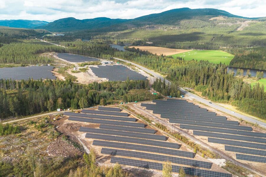 Furuseth solkraftverk er det første storskala bakkebaserte solkraftverk som har fått konsesjon i Norge. Foto: Solgrid