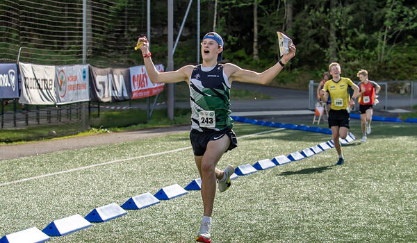 Magnus Sigurdsson spurter inn til NM-gull. Foto: Terje W. Pettersen