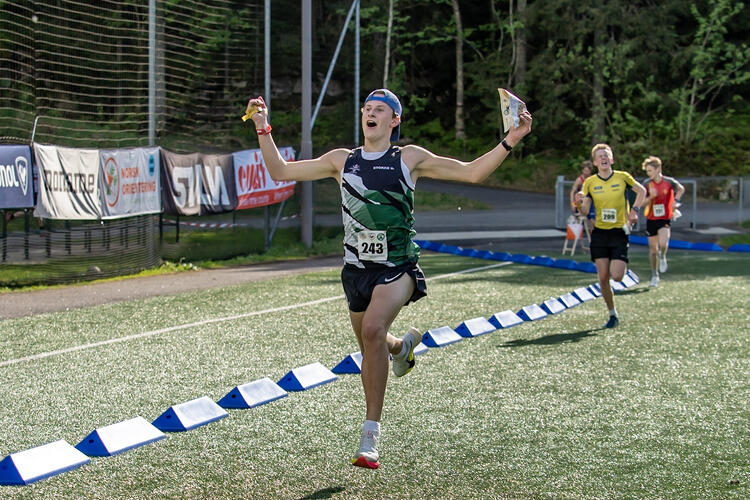 Magnus Sigurdsson spurter inn til NM-gull. Foto: Terje W. Pettersen
