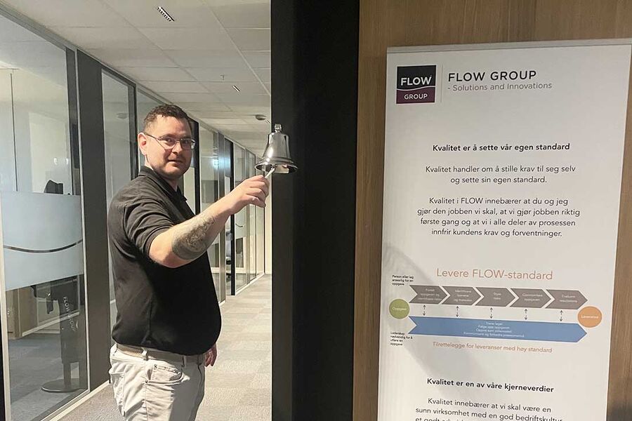 Christopher Fagerland kommer fra Caverion hvor han har hatt ulike roller i sine 17,5 år som ansatt der. Oppstarten i FLOW Elektro Sør-Vest har startet over all forventning, å ringe i bjella for nye oppdrag, er noe han gjerne gjør ofte.