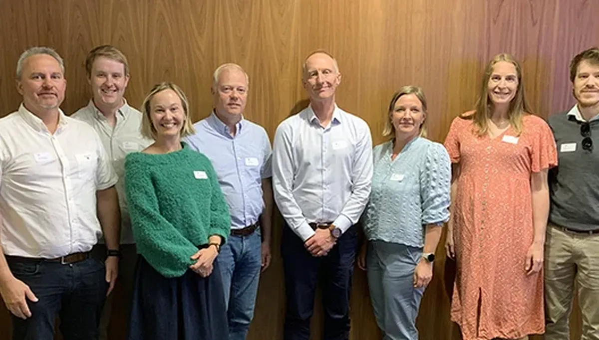 Det nye styret i Norsk Energi. Fra venstre ses Tommy Haugom, Erlend Balstad, Gunn Helen Nylund, Anders Holst, John Marius Lynne, Ida Matilde Falch, Kristin Nørstebø og Jos van der Plas. Berit Helgesen var ikke tilstede da bildet ble tatt. Foto: Norsk Energi