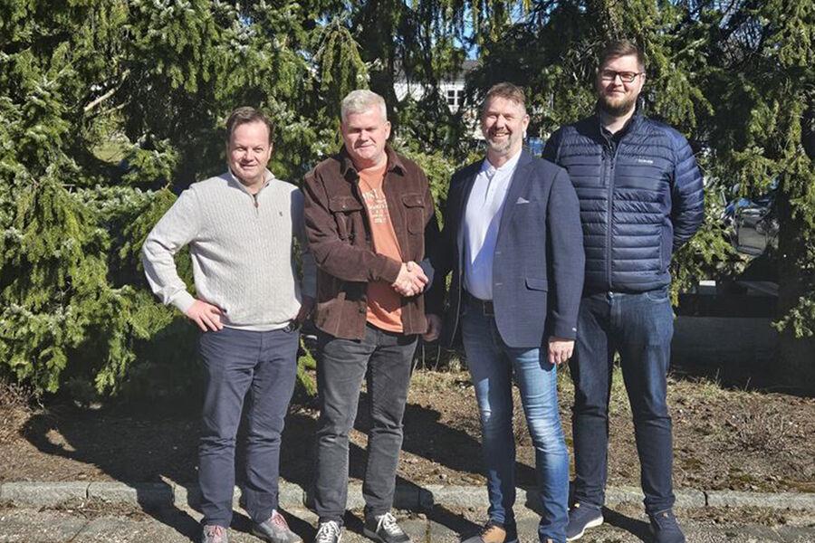 På bildet ser vi fra venstre, Henrik Høst, prosjektleder bygg i Sarpsborg kommune, Lars Henning Olsen, teamleder utbygging, i Sarpsborg kommune, Vidar Gulbrandsen, avdelingsleder Bravida Sarpsborg Elektro, og Eirik Blindheim Johansen (prosjektleder, Bravida.