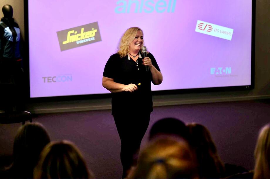 Monica etablerte Facebook-gruppen «Jenter i Elektro Oslo og omegn» i januar 2024.