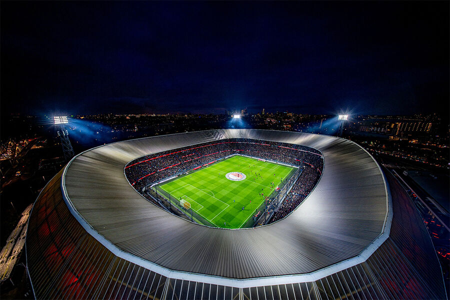 Løsning som er valgt passer for alle former for fritidsidretter. OptiVision er i overenstemmelse med de høyeste krav til ytelse og leverer enestående lyskvalitet, jevn ytelse og visuell komfort. Det store utvalget av optikker sikrer nøyaktig lysfordeling nesten uten spillys, og man kan i tillegg spare opptil 65 % i ekstra energiforbruk ved å bruke styresystemer.