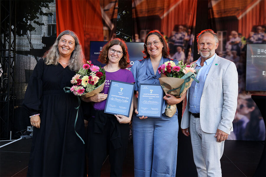 På bildet ser vi fra venstre, Heidi Lie, forbundssekretær EL og IT-forbundet, og jurymedlem, Liv Beate Eidem, vinner av elektrokvinnen 2025, Lillian Hall i SG Armaturen, vinner av mangfoldprisen 2025,og Frank Jaegtnes, adm.direktør i EFO, og jurymedlem.