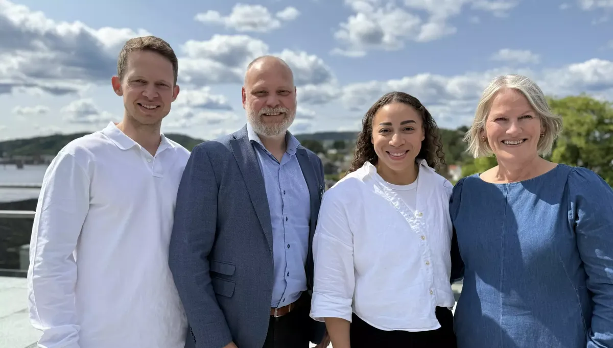 Skagerak Energi inngår en fireårig sponsoravtale med gullvinner Solfrid Koanda. Fra venstre: Joachim Baardsen (daglig leder i Baardsen Sport), Kristian Norheim (konserndirektør for kommunikasjon og myndighetskontakt i Skagerak Energi, Solfrid Koanda og Kjersti Haugen (senior kommunikasjonsrådgiver i Skagerak Energi). Foto: Baardsen Sport