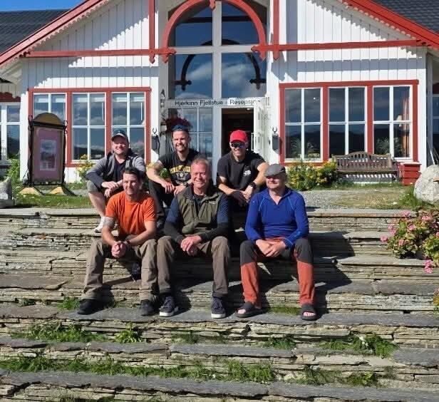 Årets nye jaktprøvedommere utenfor Hjerkinn fjellstove