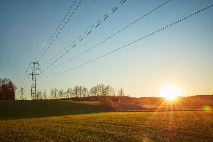 Fordelene ved at Rakkestad Energi blir en del av et større selskap er lavere nettleie for kundene og flere nye kollegaer og utviklingsmuligheter for de ansatte., melder Elvia.