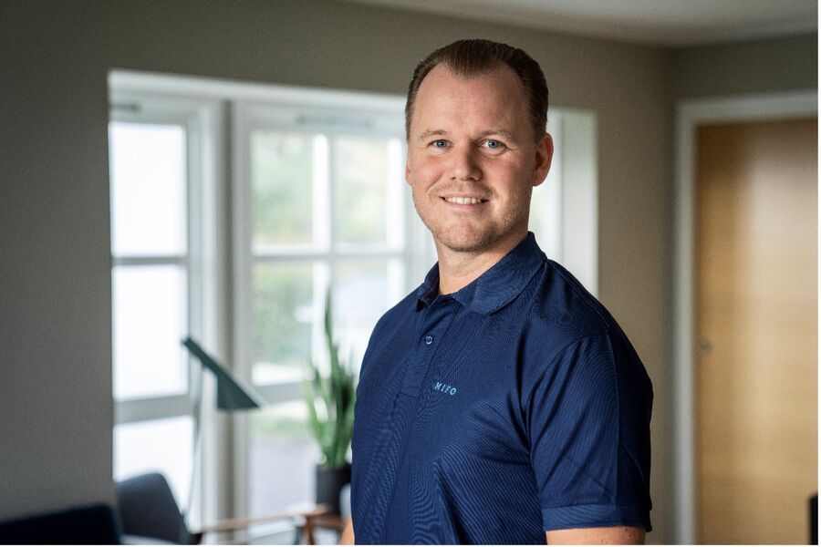 MIFOs daglige leder Daniel Moen gleder seg over at selskapet fortsetter å vokse og utvikle seg, og at ordrebøkene er fylt opp til langt ut i 2026. – Det viser jo at vi gjør noe riktig, sier han i samtale med Elektro 24-7.