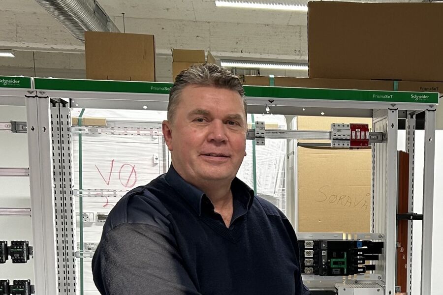 Daglig leder Trond Randeberg i Rogaland Elektro er en av dem som har tatt til motmæle mot at elektrokrav trekkes fram når boligprisene diskuteres.