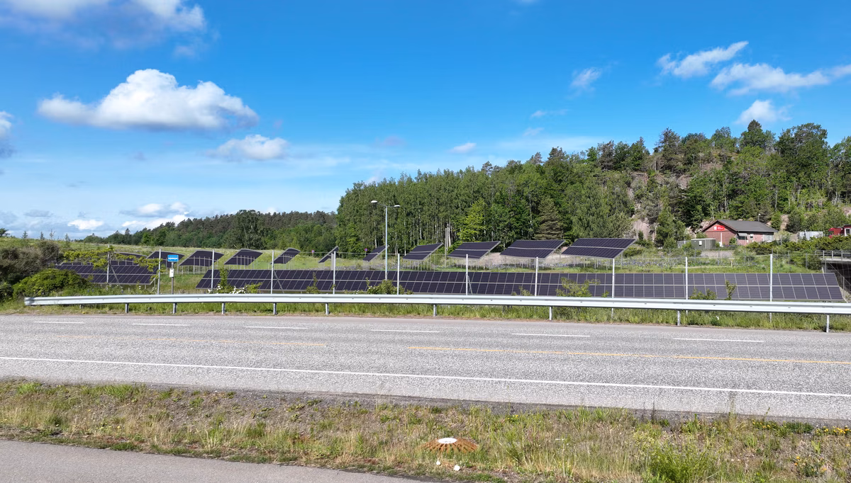 Hafslund bygger landets første solkraftverk langs vei på et såkalt «gråareal», Foto: Hafslund