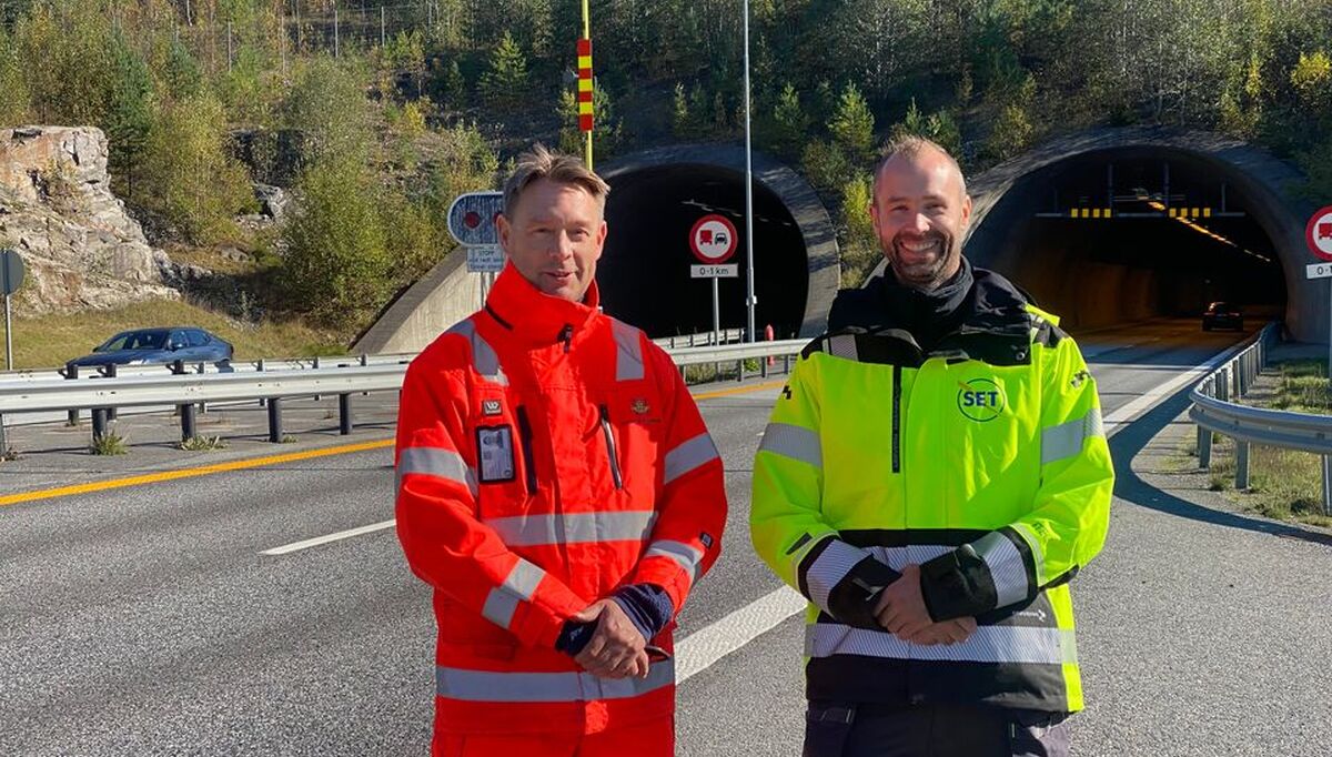 De har ansvaret for at alt av elektro fungerer som det skal i Askimporten og 14 andre tunneler i Østfold og Akershus. Byggleder Tore Bjørndal i Statens vegvesen og prosjektansvarlig Thomas Granheim i SET Elektro. Foto: Kari Karstensen / Statens vegvesen