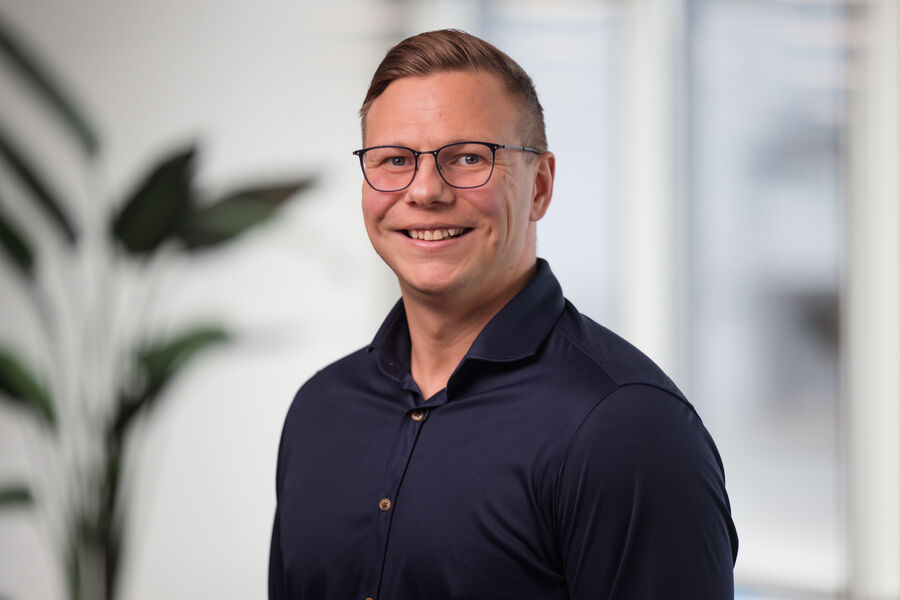 – De som lykkes med å sette ombruk i system, er de som faktisk bruker tid og ressurser på en grundig ombrukskartlegging av bygg som skal rives eller rehabiliteres. Hva har vi, og hva er estimert gjenstående levetid på produktene? Det er spørsmål man bør stille, sier Tom Ivar Persen, avdelingsleder for service hos JM Hansen – Tromsø-selskapet som eier et omfattende ombruksprosjekt. Foto: JM Hansen