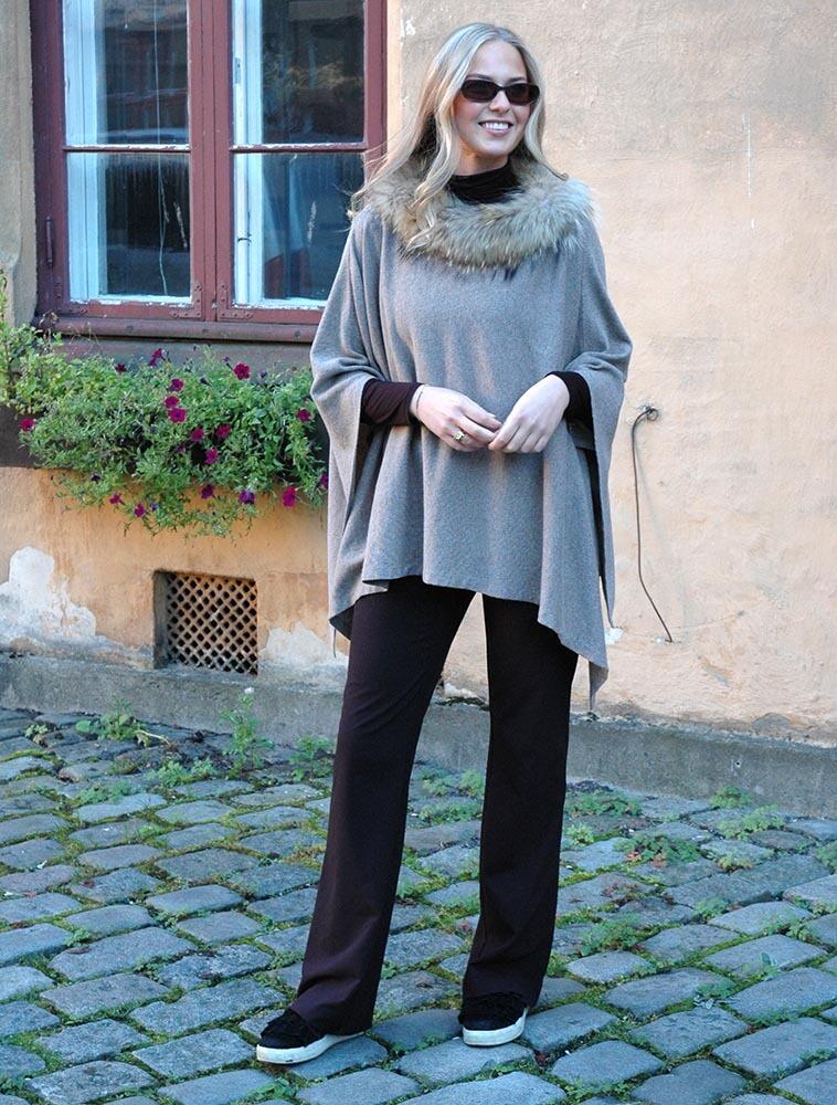 Poncho med pelskrage