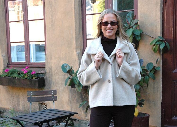 Lys grå jakke i ull