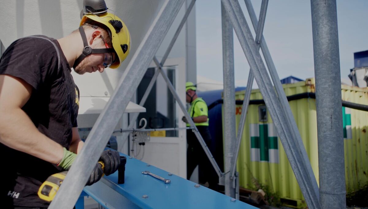 Servicetekniker Iver Gansmoe er en av deltakerne på Teknikerakademiet. Foto: Eirik Førde