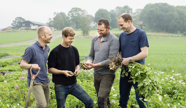 …. Bjertnæs & Hoel eies og drives av brødreparene Åsmund og Lars Bjertnæs, Øystein Hoel og Henrik Raastad-Hoel. Foto: Caroline Roka
