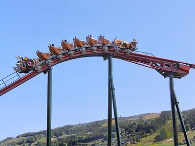 Il Tempo Extra Gigante på Hunderfossen Il tempo gigante på hunderfossen med øyer i bakgrunnen