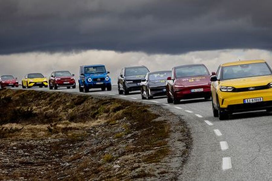 NAF mener momsgrensen burde holdes på 500 000 kroner ut 2026 og at et nytt avgiftssystem for bil bør bli utredet. Samtidig som regjeringen vil skrote momsfordelen på elbil, fortsetter de å skru opp avgiftene som treffer bensin- og dieselbilistene. Foto: NAF/Motor