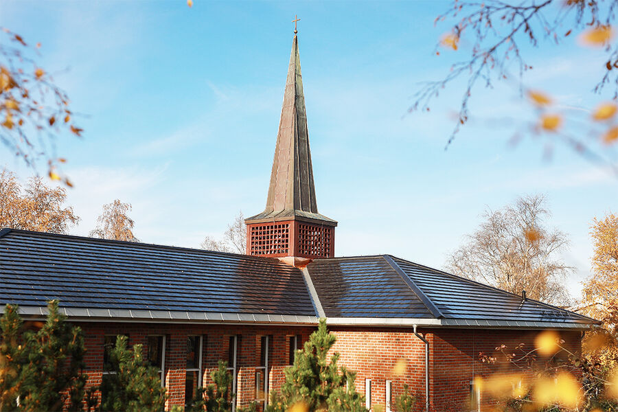 Solcelletak på kirke utført av Trondheim Elektro 40 kWp anlegg. Solcelletak på kirke utført av Trondheim Elektro 40 kWp anlegg.
