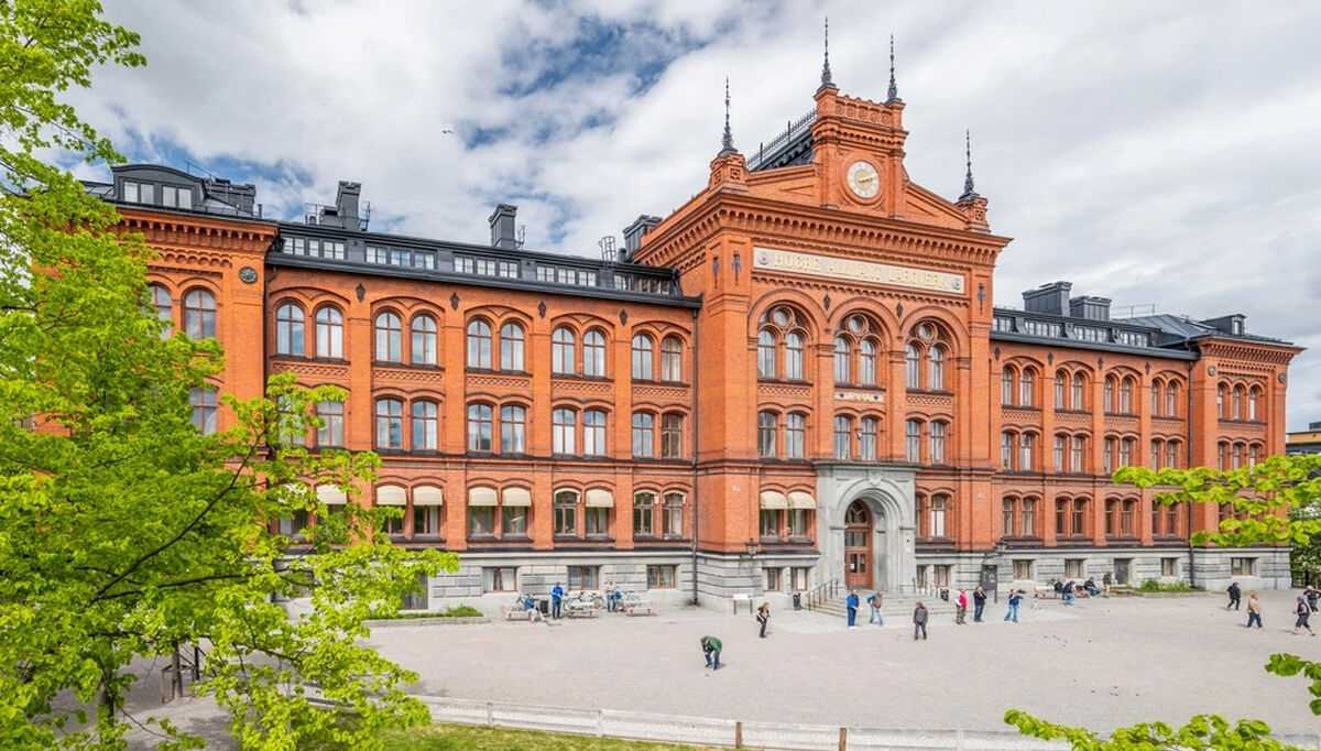 Södra Latins gymnasium, en av 160 AI-styrte bygninger som minsker energiforbruket og ikke minst utgiftene. Foto: Ingemar Edfalk Ingemar Edfalk