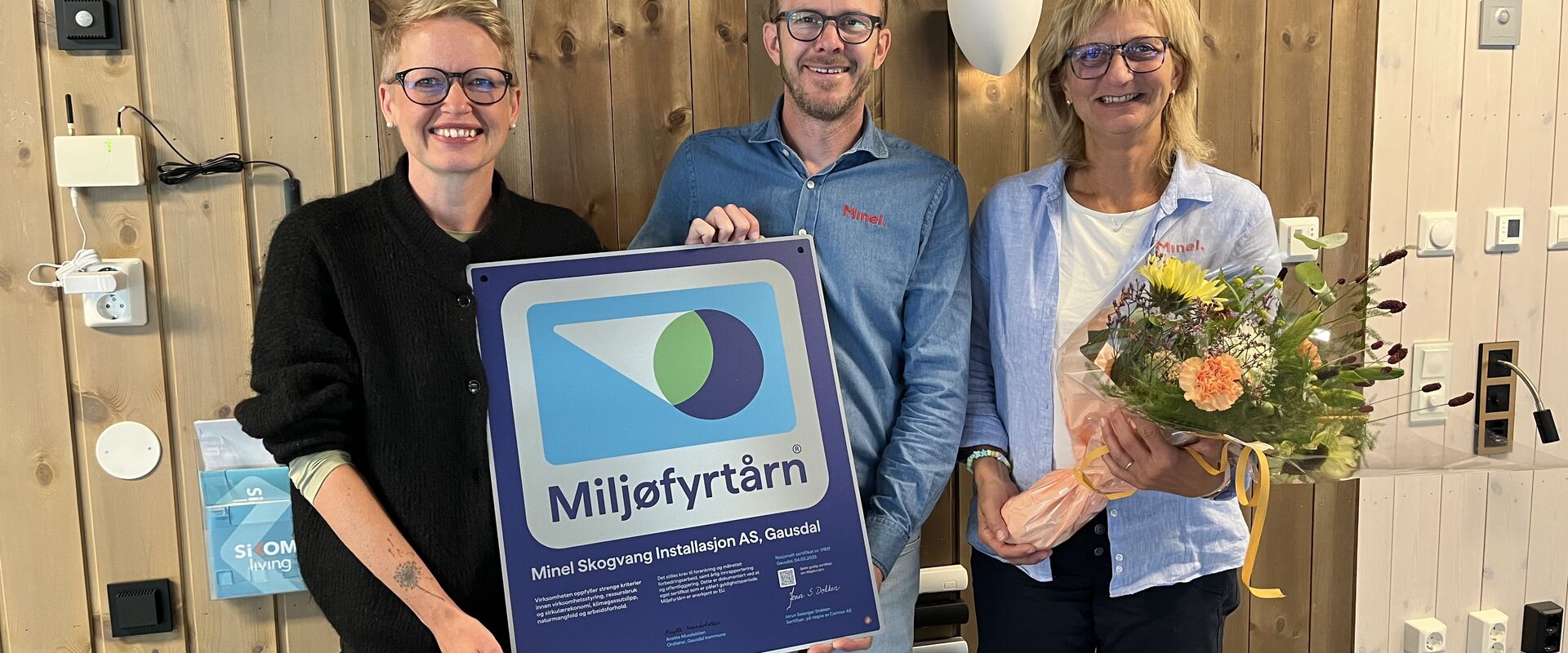 Overrekkelse av miljøfyrtårndiplom av ordfører til Minel Skogvang