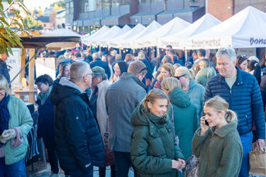 Foto av matmarkedet under Matlystfestivalen