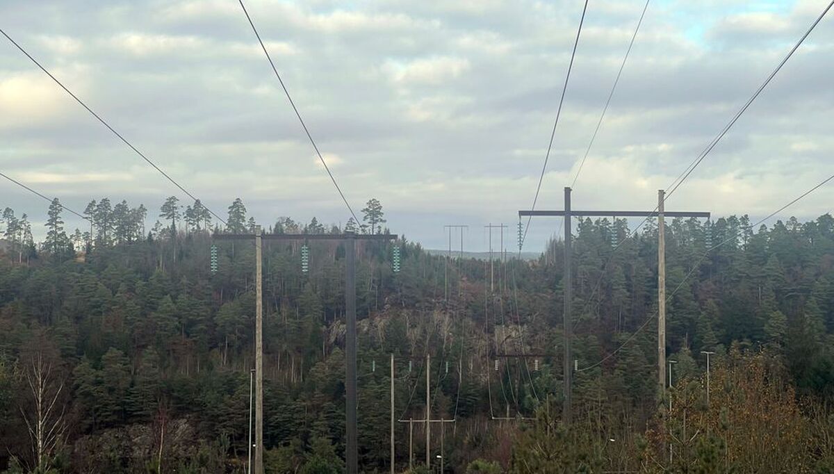 De to linjene inn til Timenes transformatorstasjon i Kristiansand er nå temperatur-oppgradert, og har fått en kapasitetsøkning på ca. 15 prosent. Foto : Glitre Nett