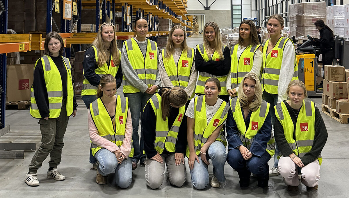 SG Armaturen fikk besøk av 13 jenter fra ungdomsskolene i Lillesand og Birkeland. Der fikk de prøve teknologi teori i praksis, samt en omvisning på det flotte bygget til SG i Lillesand.