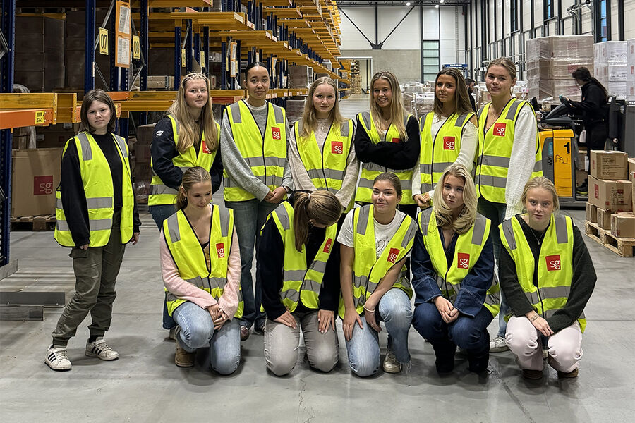 SG Armaturen fikk besøk av 13 jenter fra ungdomsskolene i Lillesand og Birkeland. Der fikk de prøve teknologi teori i praksis, samt en omvisning på det flotte bygget til SG i Lillesand.