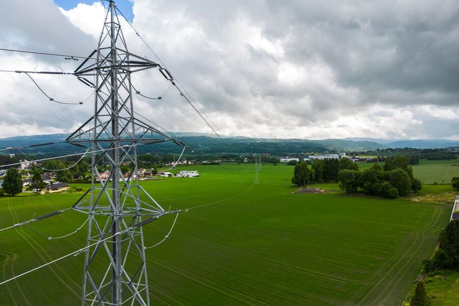 En fersk EPSI-måling viser at nettselskapene har styrket sin posisjon hos kundene, med tydelige forbedringer innen informasjon, kommunikasjon og håndtering av strømbrudd. Foto: Glitre Nett