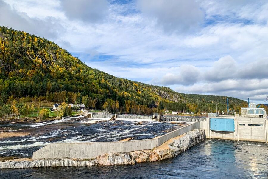 Fennefoss kraftverk ligger i Evje og Hornnes kommune og ble satt i drift i mars i 2023.