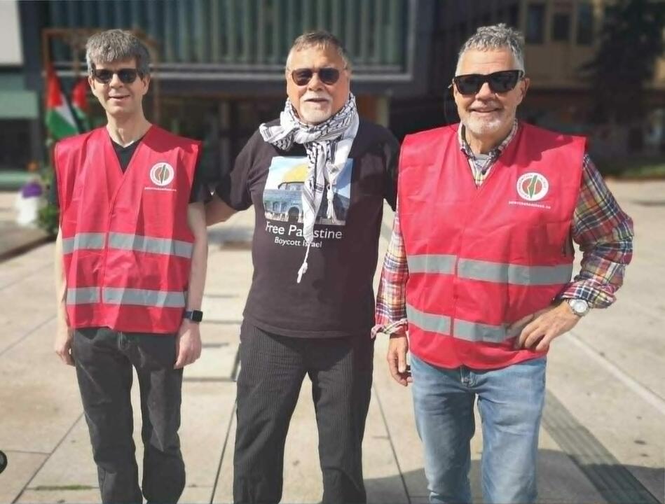To medlemmer av NKP Østfold og leder i palestinakomiteen Fredrikstad og OMEGN, Knut-Jarl Rødje