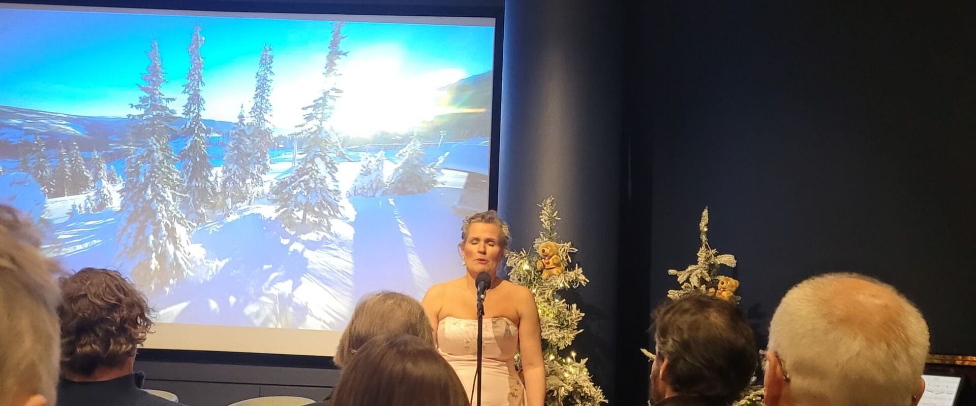 Operasanger under kickoff WC 2026 Operaen