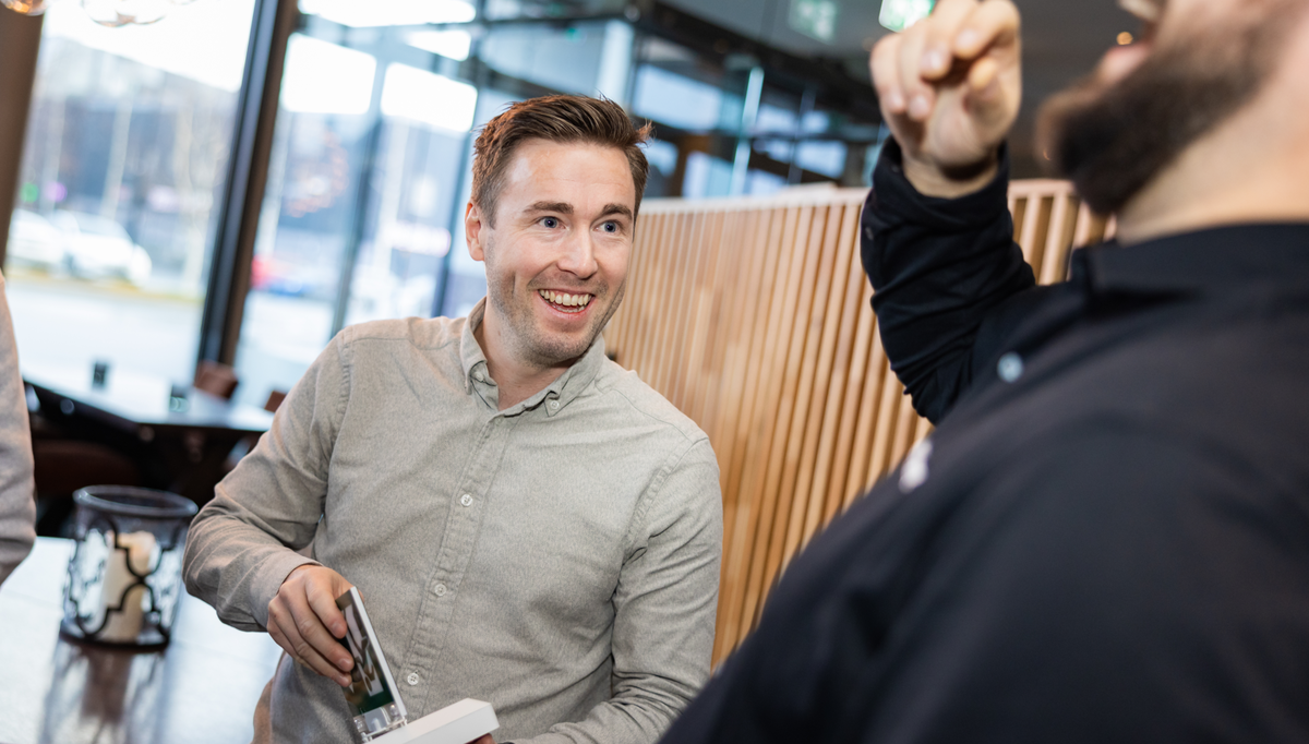 Interessen var stor og stemningen var upåklagelig da salgsingeniør Kenneth Flaaøien og Elotec lanserte en rekke Ajax-nyheter i Oslo og Trondheim.