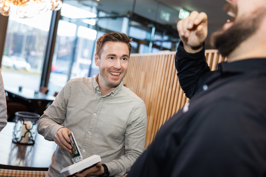 Interessen var stor og stemningen var upåklagelig da salgsingeniør Kenneth Flaaøien og Elotec lanserte en rekke Ajax-nyheter i Oslo og Trondheim.  