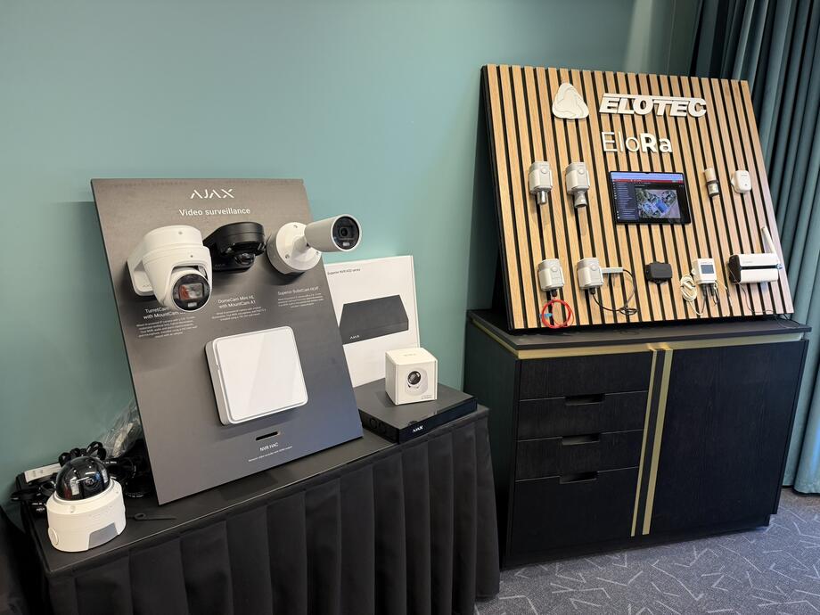 Elotec har en enrom rang av produkter innen sikkerhet og overvåking. Her ser vi et lite utvalg.
