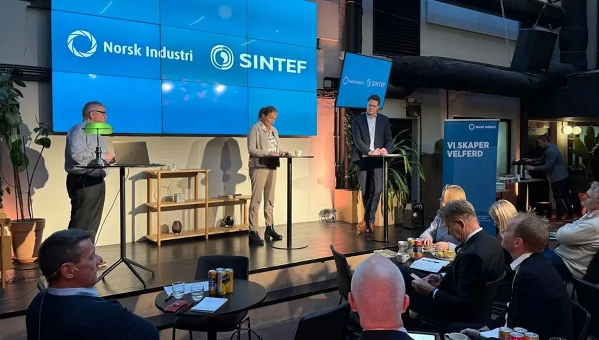 Frokostmøte om energieffektivisering 18. november 2025. Møtet ble arrangert av Norsk Industri og SINTEF. Foto: Norsk Industri Frokostmøte om energieffektivisering 18. november 2025. Møtet ble arrangert av Norsk Industri og SINTEF. Foto: Norsk Industri