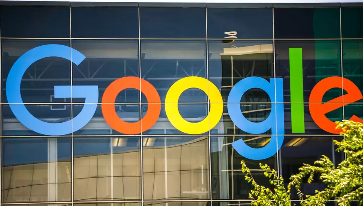 Google vurderer å bygge et datasenter i Østfold . Google vurderer å bygge et datasenter i Østfold .