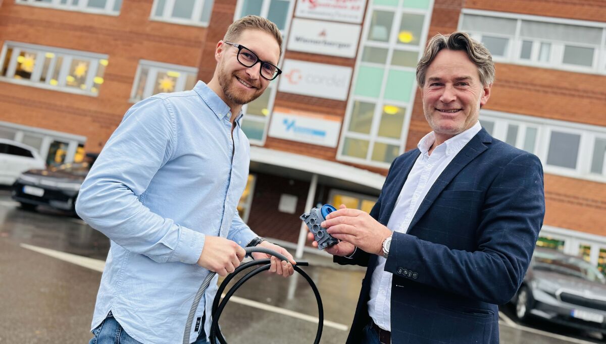 Jan-Tore Andersen, produktsjef elektro (t.v.) og Tobias Lund, salgssjef elektro gleder seg over den gode utviklingen de opplever i elektromarkedet. Jan-Tore Andersen, produktsjef elektro (t.v.) og Tobias Lund, salgssjef elektro gleder seg over den gode utviklingen de opplever i elektromarkedet.