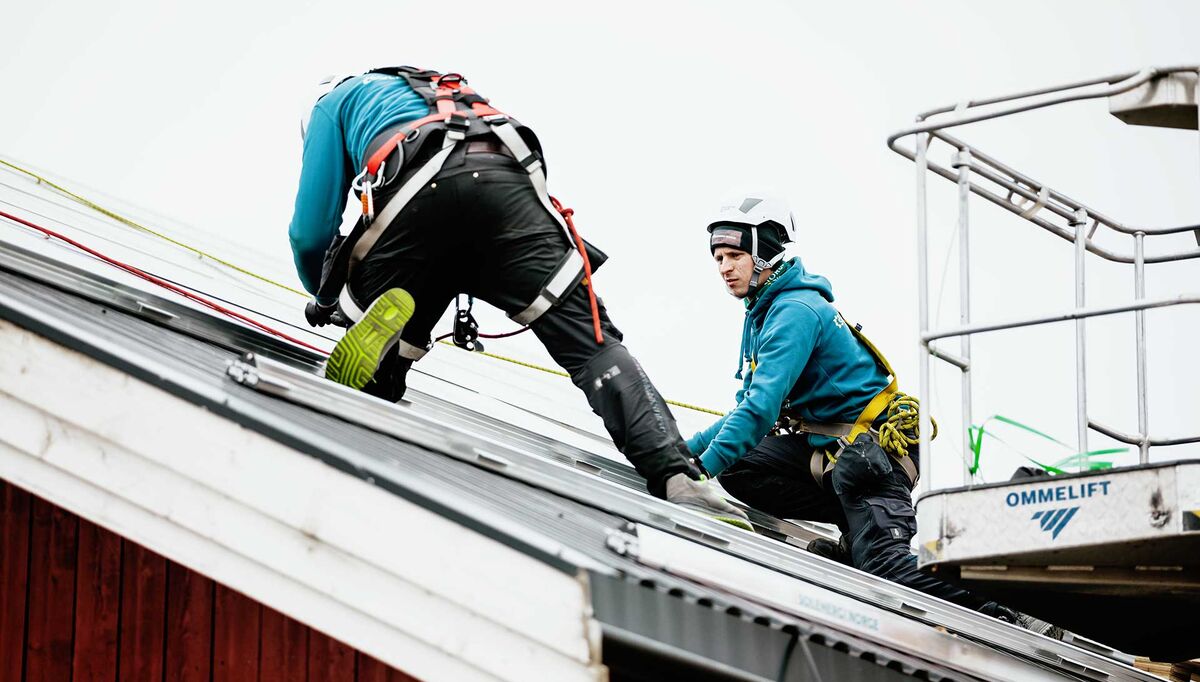 Solenergi Norge i Folldal at de skalerer ned i et håp om å unngå konkurs. Foto: Solenergi Norge