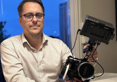 - Det blir gøy å gjenoppta arbeidet med «Signe-filmen», sier kortfilmprodusent Tomas Pollen Stavik. Snart har thrilleren hans, «Ruins ignite», premiere i Tønsberg. Foto: Leif Magne Flemmen