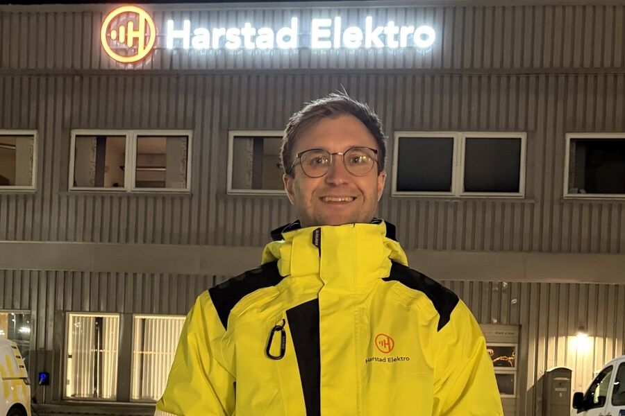 Anders Remme Olsen er godt i gang som daglig leder av det tradisjonsrike og solide selskapet Harstad Elektro. – Jeg stortrives i jobben og er imponert over det gode arbeidsmiljøet, kvaliteten og kompetansen, sier han til Elektro 24-7. 