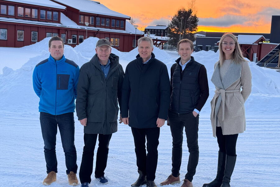 Fra venstre: Martin Stræte Resell, TrønderEnergi AS, NilsP. Hagen, NØK Invest AS, Ivar Müller Often, Nord-Østerdal kraftlag SA, Johan Skjølberg, TrønderEnergi AS og Cecilie Arnemo Åsmul, NØK Fornybar AS.. Foto: NØK