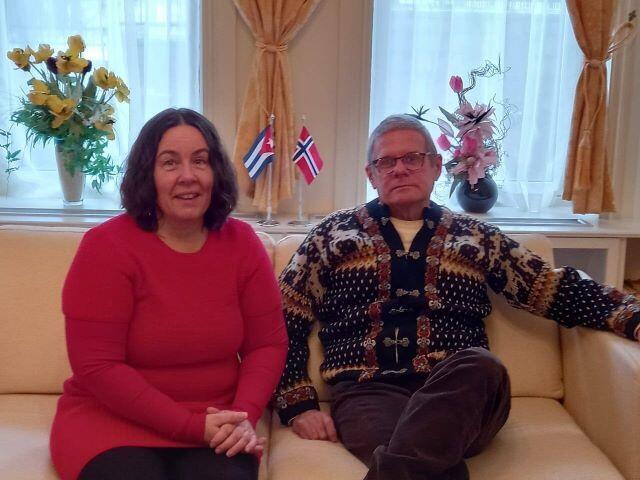 Runa Evensen og Cubas ambassadør til Norge Hugo René