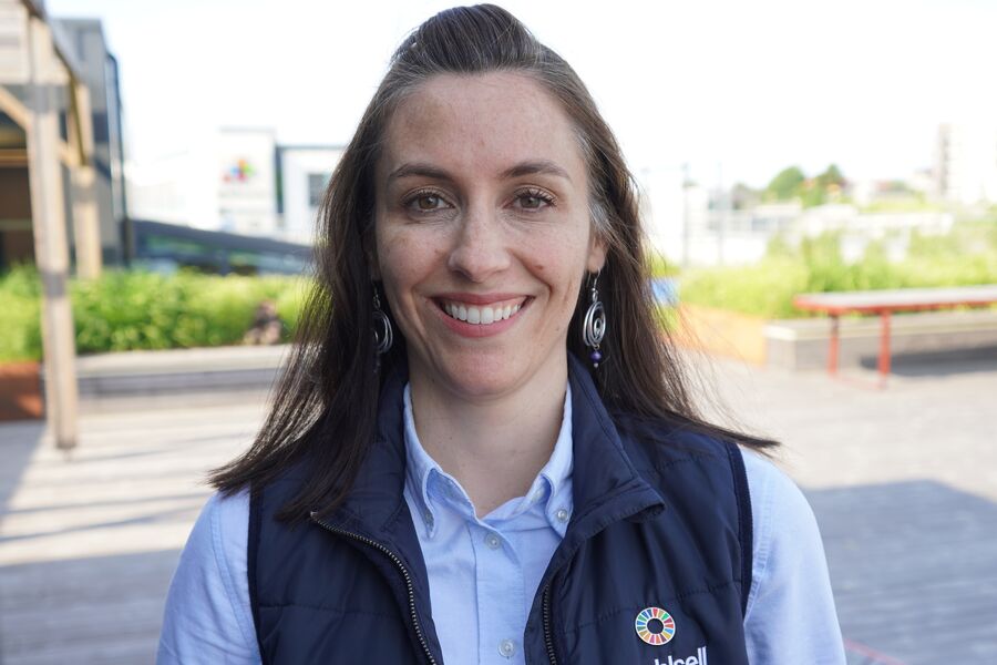 Elisa Gasperini, direktør for bærekraft og samfunnsoppdrag i Ahlsell Norge, uttrykker stor stolthet over at selskapet igjen er tildelt Platinum-utmerkelsen. 