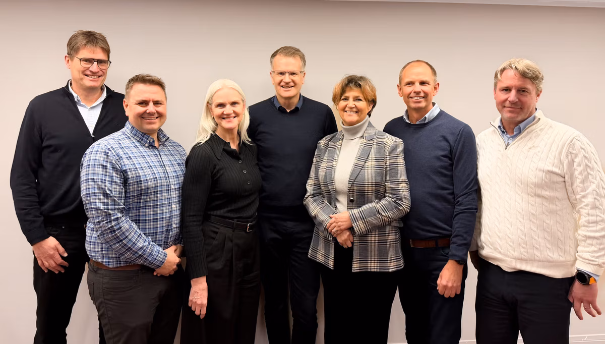 Den nye ledergruppen i Glitre Nett, i tillegg til administrerende direktør. Foto: Glitre Nett