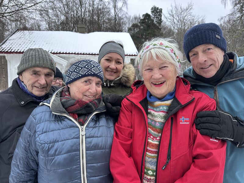 Fem på Bokemoa mandag morgen: Arvid Nodland, Solfrid Andersen, Inga Leistikow, Anne Torsvik og Anders Mathiassen. Foto: Leif Magne Flermmen