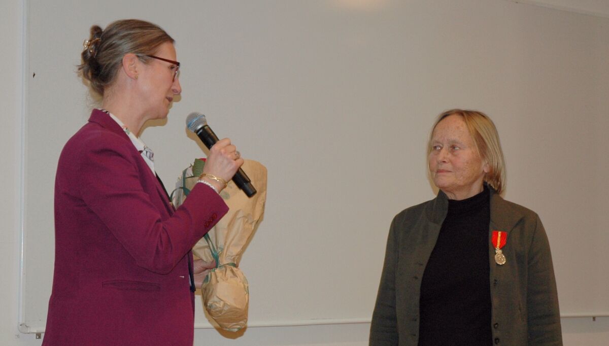 Studieleder Ina Aurelia Pfeifer Issa taler til Inger Vagle under utdelingen av Kongens fortjenstmedalje. Foto: Eva Skals Johnskareng, OsloMet Studieleder Ina Aurelia Pfeifer Issa taler til Inger Vagle under utdelingen av Kongens fortjenstmedalje. Foto: Eva Skals Johnskareng, OsloMet
